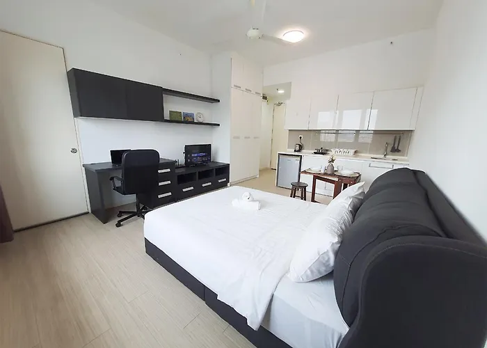Pj The Grand By Skylimit Suites