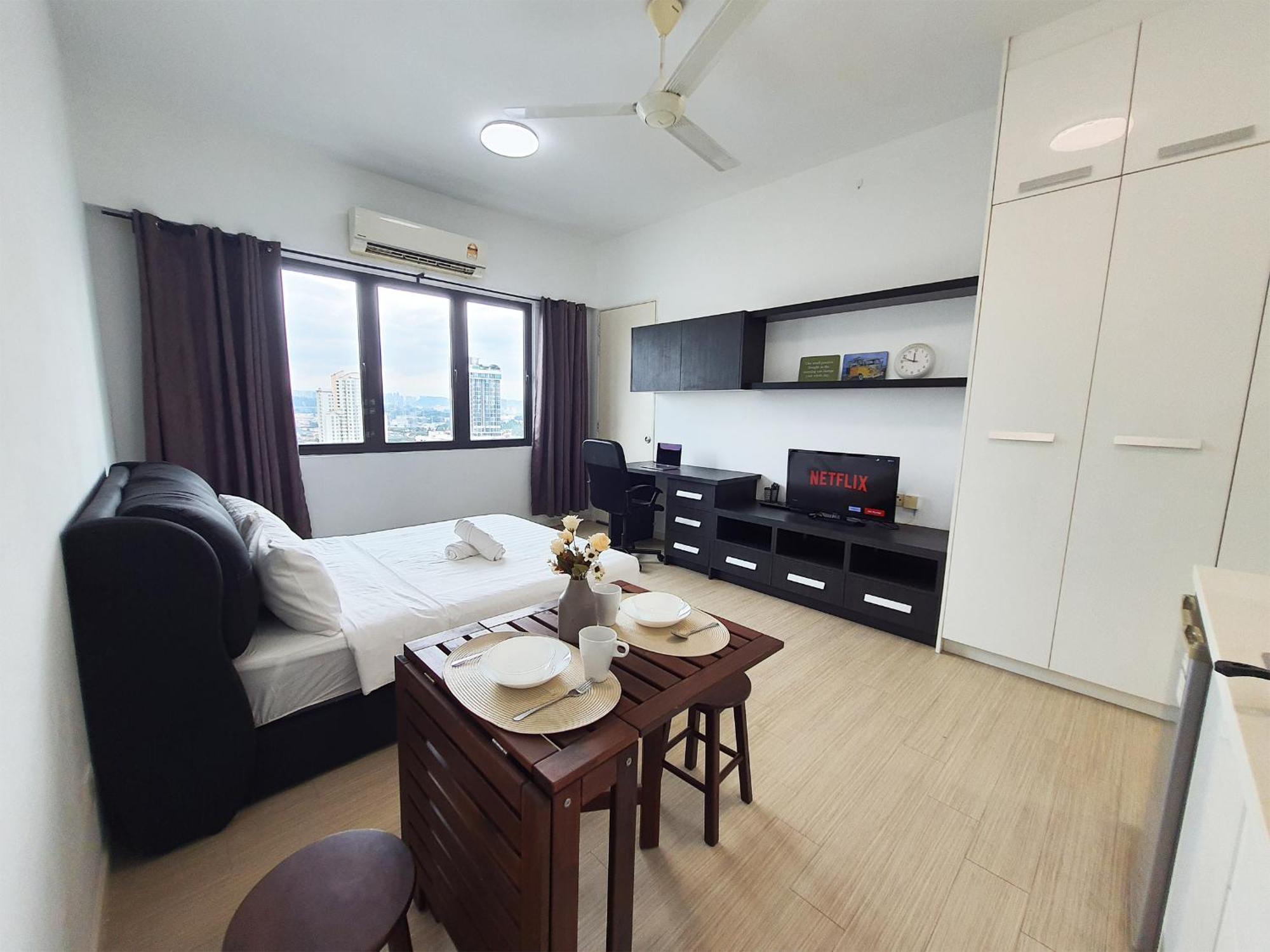 Pj The Grand By Skylimit Apartment
