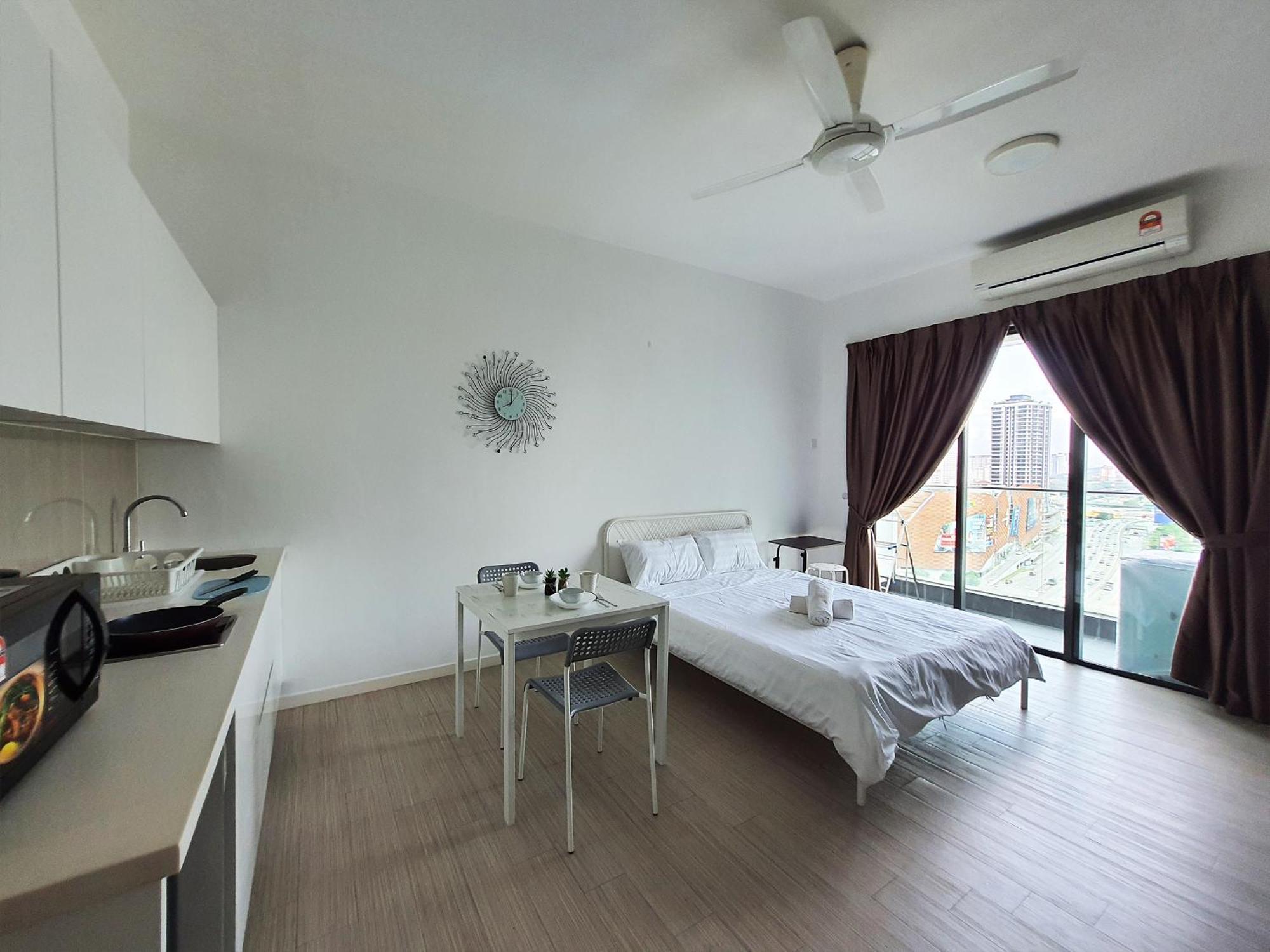 Apartment Pj The Grand By Skylimit *