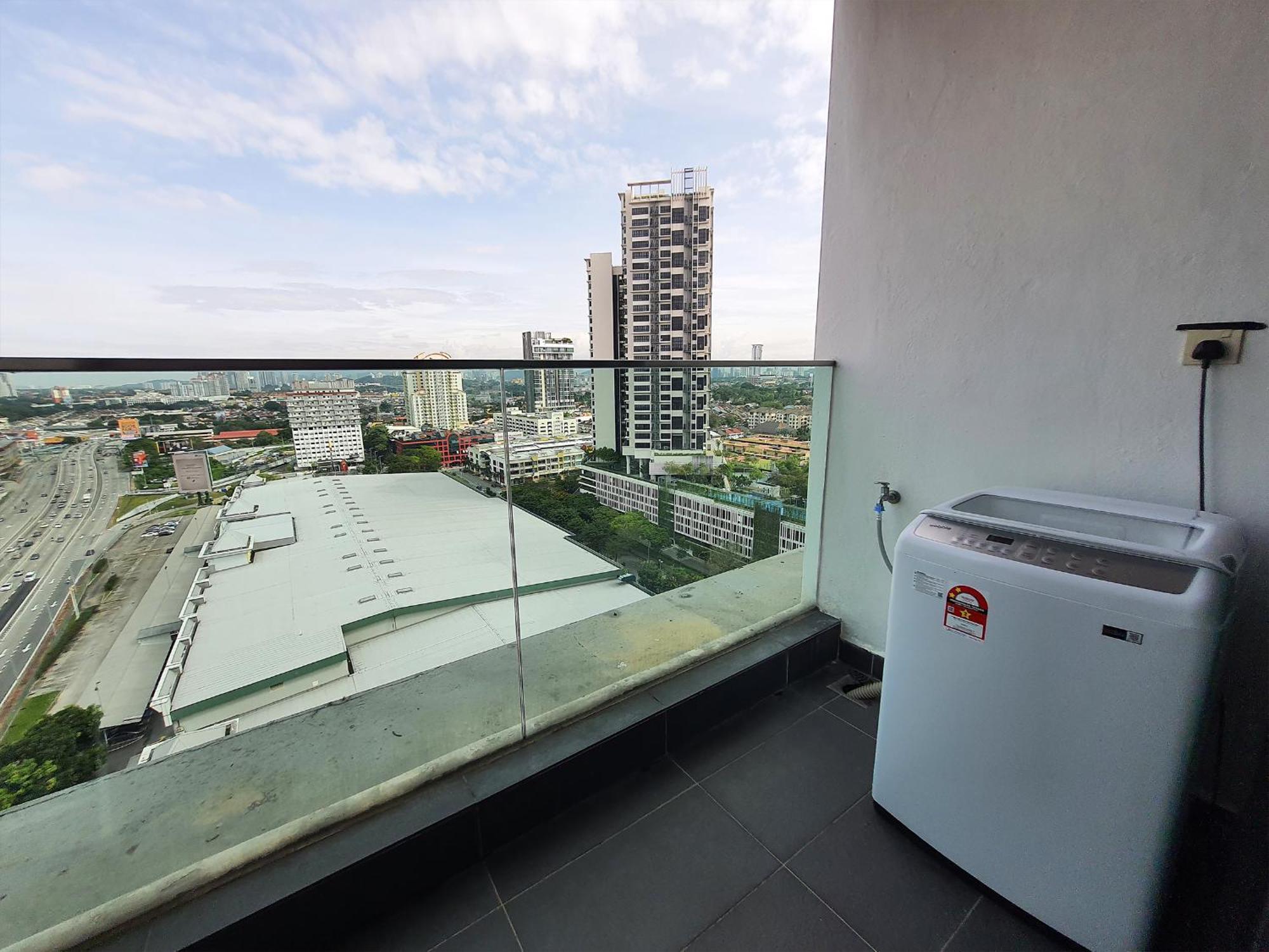 Pj The Grand By Skylimit Apartment